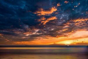ko lanta, krabi Tailandia puesta de sol a el playa foto