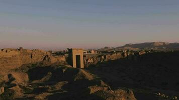 buitenkant van de oude Egyptische tempel van dendera video