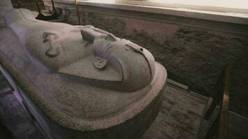 tombeau de merneptah dans le vallée de le rois, louxor video