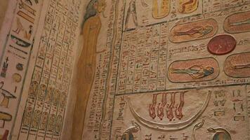 tumba de memnón, faraones Ramsés 5to y sexto, Valle de el reyes en lujo, Egipto video