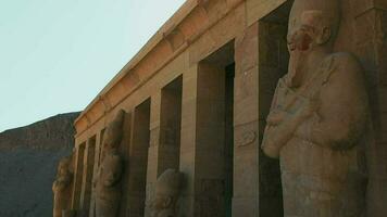 général vue de le temple de Hatchepsout dans louxor, Egypte video