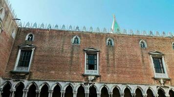 doges palats i Venedig inre domstol gård långsam rörelse swenk video