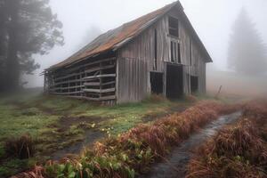 un antiguo abandonado granero en el brumoso lluvia de el campo de el Pacífico noroeste. ai generado foto