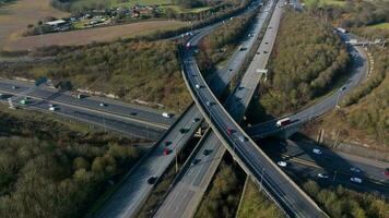 m1 und m25 Vereinigtes Königreich Autobahn Austausch eilen Stunde Antenne Aussicht video