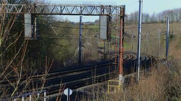 lasso di tempo di pendolare treni su occupato ferrovia brani video