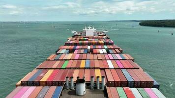 schip draag- duizenden van containers vervoeren Internationale lading video