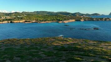 puesta de sol puntos de vista terminado ibiza línea costera aéreo ver video