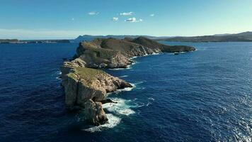 Insel aus das Westen Küste von ibiza Antenne Aussicht im das Sommer- video