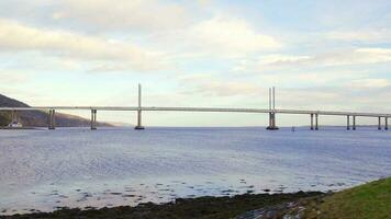 ponte dentro Escócia cruzando a partir de norte kessock para inverness video