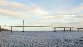 ponte dentro Escócia cruzando a partir de norte kessock para inverness video