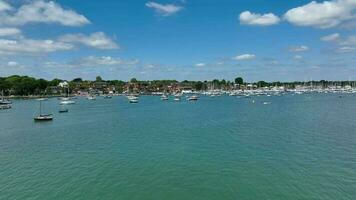 hamble marina e porto un' popolare la zona per andare in barca nel il UK video