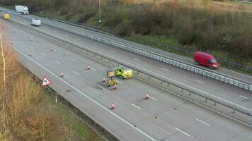 Beschilderung auf ein Autobahn Regie Lastwagen zum Brexit Hafen Abflüge video