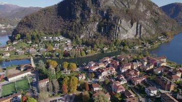 lavanda ponte Tresa un pueblo en el suizo Italia frontera en lago lugano video