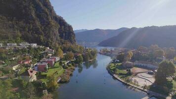 lavanda ponte Tresa un hermosa pueblo en el suizo Italia frontera cerca lugano video