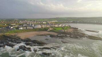 portballintrae ein Küsten Stadt, Dorf im Nord Irland video