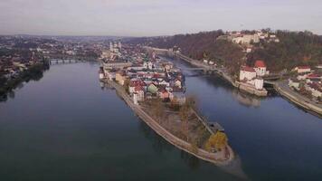 de rivier- stad van passau in de vroeg ochtend- video