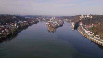 de flod stad av passau i de tidigt morgon- video