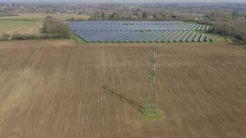 solar pv renovable poder planta y eléctrico transmisión pilón aéreo video