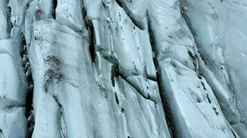 glaciär sprickor och springor sett från de luft video