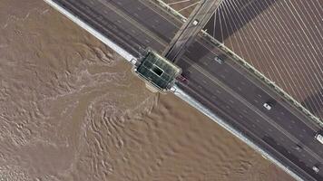 voertuigen kruispunt de prins van Wales brug in de uk video