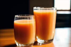 recién exprimido naranja jugo en un vaso en de madera mesa, de cerca. sano comida concepto. generativo ai foto