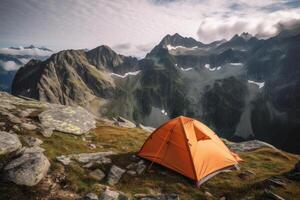 cámping tienda con increíble ver en montaña paisaje a puesta de sol. generativo ai foto