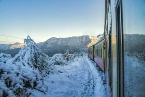 kalka a shimla ferrocarril es un hermosa sitio en India foto