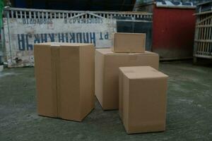 Photo of a pile of brown cardboard boxes