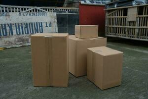 Photo of a pile of brown cardboard boxes