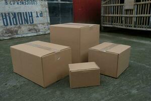 Photo of a pile of brown cardboard boxes