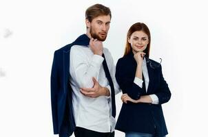 negocio hombres y mujer en trajes Finanzas oficina comunicación foto