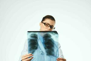 médico radiólogo radiografía examen profesional Mira foto