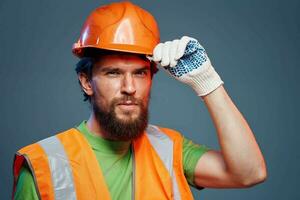 emocional trabajador construcción uniforme profesional de cerca azul antecedentes foto
