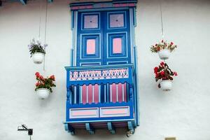 hermosa colonial balcones de el pequeño pueblo de salento en Colombia foto