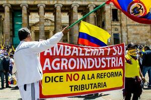 bogotá, Colombia, 2022. pacífico protesta marchas en bogota Colombia en contra el gobierno de gustavo petro foto