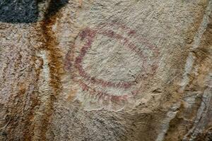 prehistórico pinturas en rock conocido como petroglifos en Colombia foto