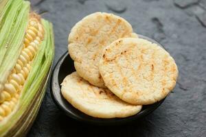 asado tradicional sur americano maíz arepa foto