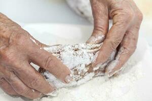 Breading a cordon bleu. Adding flour photo