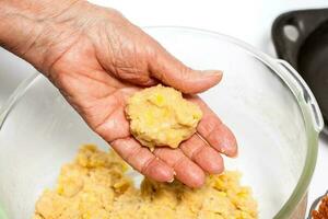 Preparation of plantain croquettes stuffed with pork cracklings photo