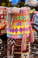 tradicional pantalones mano de punto por mujer de el wayuu comunidad foto