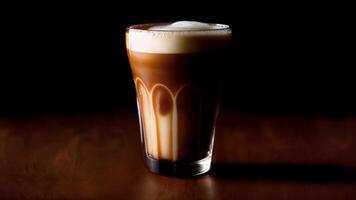 capuchino con Leche en un vaso en un oscuro fondo, ai, ai generativo foto