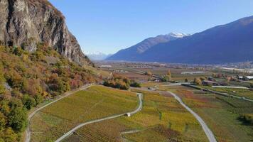 el Valais vino región en Suiza aéreo ver video