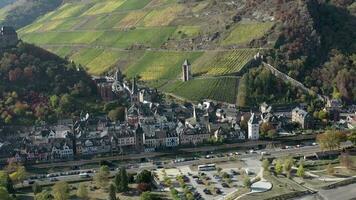das malerisch Stadt, Dorf von Bacharach auf das Ufer von das Rhein im Deutschland video