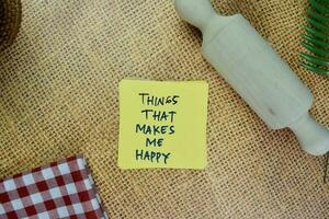 Things That Makes Me Happy write on sticky notes isolated on Wooden Table. photo