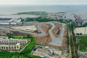 aéreo ver de el hermosa paisaje de Jacarta fórmula mi circuito. con Jacarta paisaje urbano antecedentes. Jacarta, Indonesia, marzo 8, 2022 foto