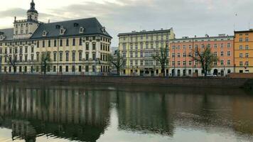 historisk Centrum av wroclaw - de universitet och de oder flod vägbank, polen. tid upphöra video