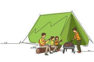 un solo dibujo de línea continua feliz miembro de la familia está haciendo una barbacoa en el camping. padre tocando guitarra, madre e hijos preparando comida para cenar en la naturaleza. ilustración de vector de diseño de dibujo de una línea