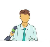 empresario de dibujo de una sola línea continua dando una entrevista en presencia de periodistas con micrófonos. el hombre da comentarios y opiniones para noticias de última hora. vector de diseño dinámico de dibujo de una línea