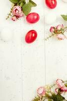 rojo Pascua de Resurrección huevos flores decoración tradicion primavera fiesta espacio de papel foto