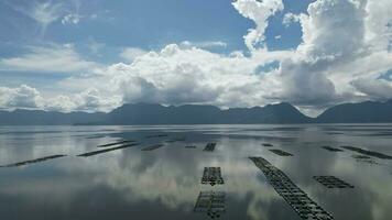 aéreo ver de panorama de maninjau lago Oeste Sumatra, danau maninjau. Sumatra, Indonesia, enero 24, 2023 foto